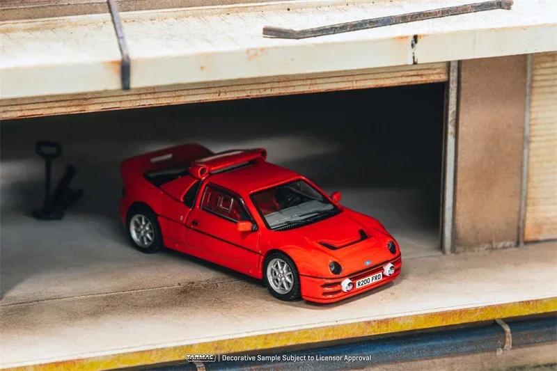 Tarmac Works 1:64 FRD RS200 Modello pressofuso con cofano posteriore mobile rosso
