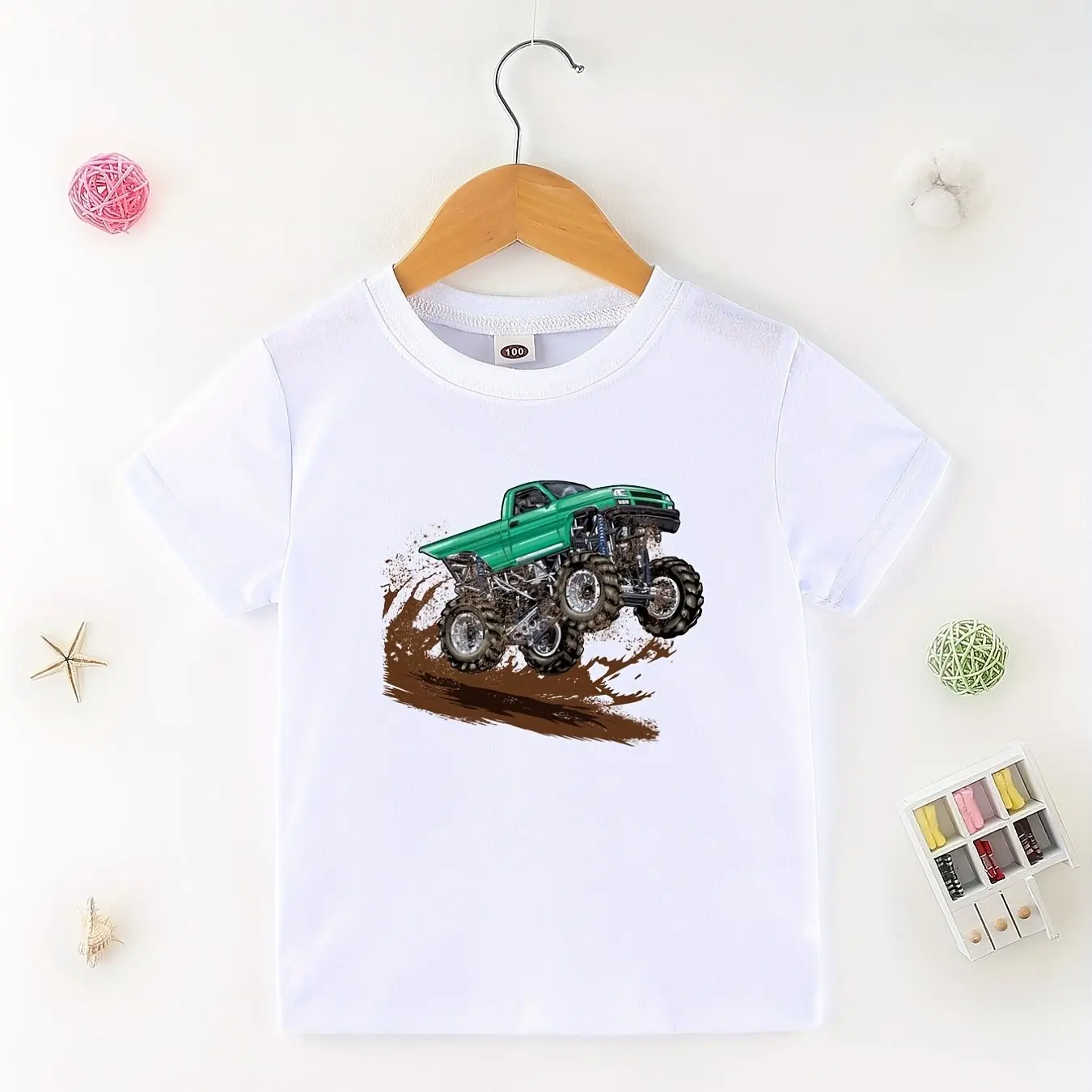 T-shirt Monster Truck pour enfants, design de camion boueux vert de dessin animé, haut décontracté d'été pour garçons, t-shirt graphique amusant pour véhicule tout-terrain