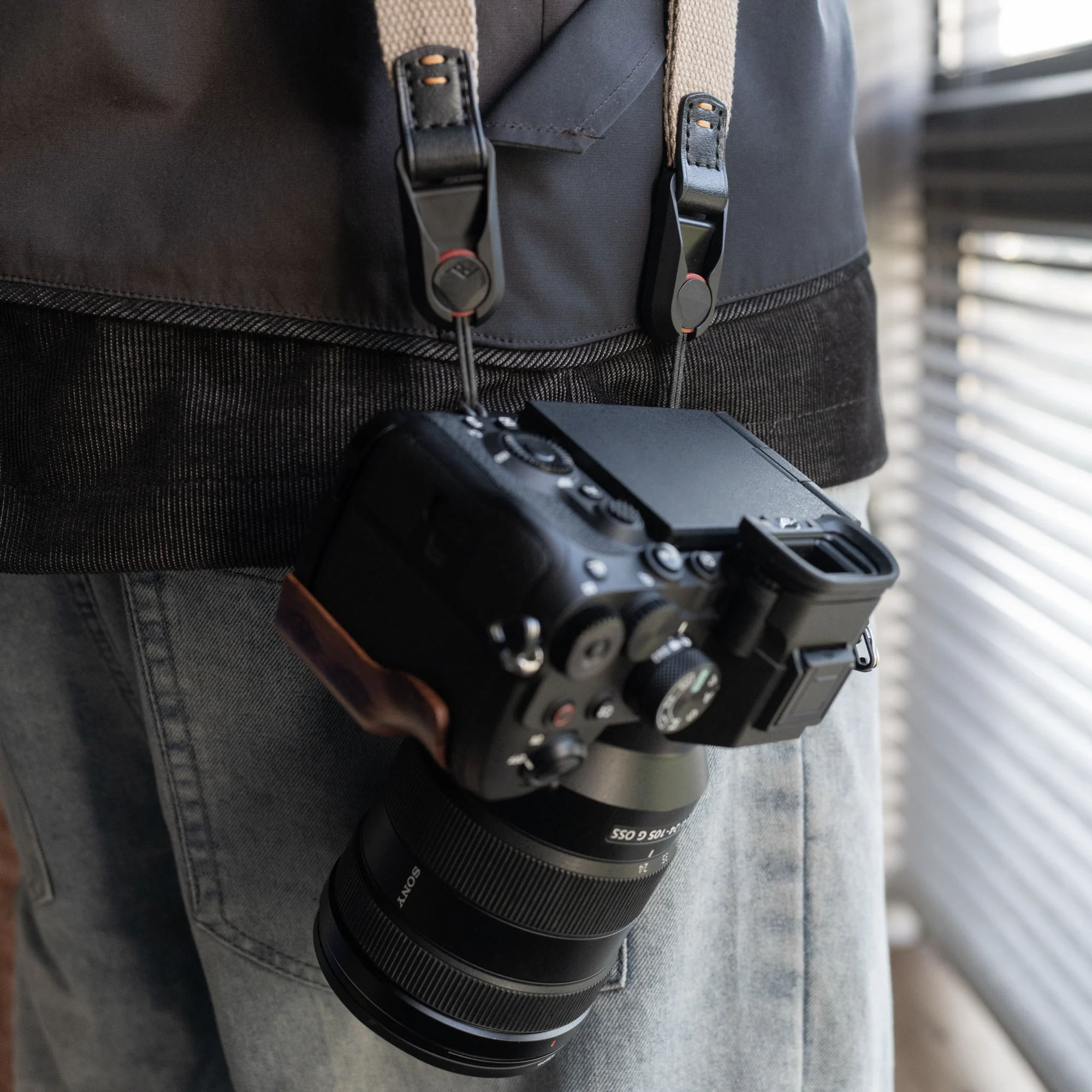 YUWOOD für Sony A7R5 / A7M4 Kamera-Cage mit Holzgriff und integrierter Schnellwechselplatte für Arca-Swiss Cage Rig Kit – Detail 9
