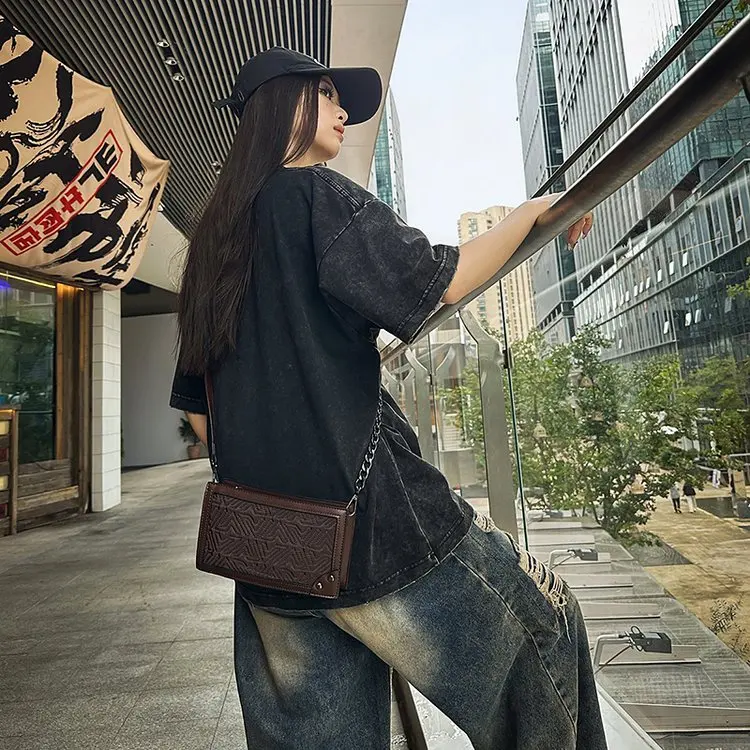 2025 شتاء 550 موضة جديدة حقيبة مربعة صغيرة حقيبة ساعي بسيطة قسط حقيبة يد خفيفة حقيبة ساعي فاخرة #2