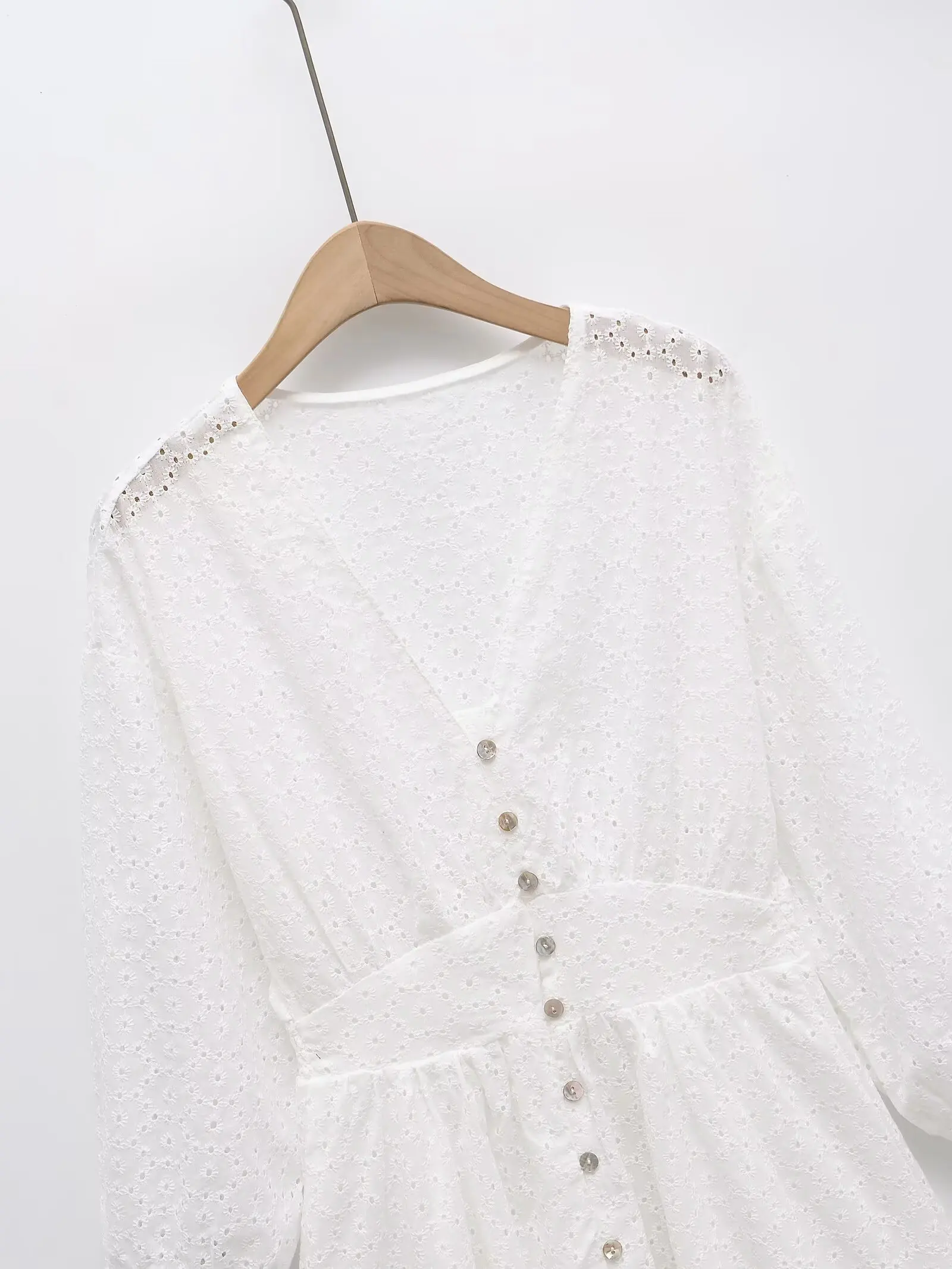 LIBIELIY Primavera Feminina Elegante Moda Estilo de Férias Algodão Recorte Bordado Cintura Com Decote Em V Mini Vestido