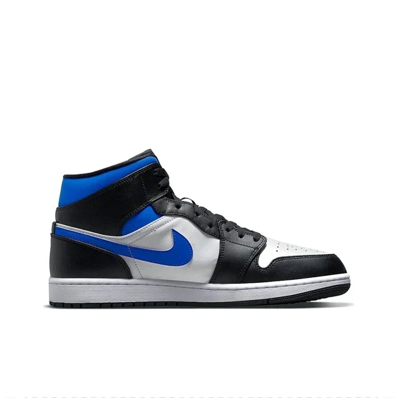 Jordan Air Jordan 1 Mid "White Royal" รองเท้าบาสเก็ตบอลย้อนยุคผู้ชายรองเท้าผ้าใบสีดําและสีน้ําเงินและสีขาว 554724 -140