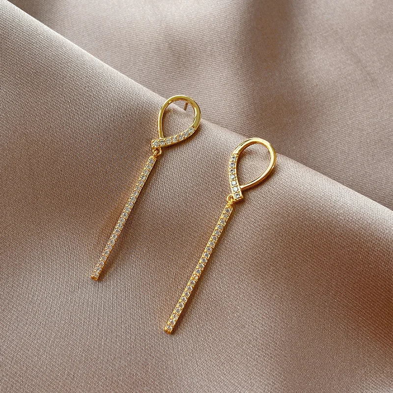 Новые-элегантные-изысканные-серьги-с-кисточками-из-циркона-для-женщин-модные-блестящие-геометрические-серьги-гвоздики-неправильной-формы-с-искусственным-жемчугом