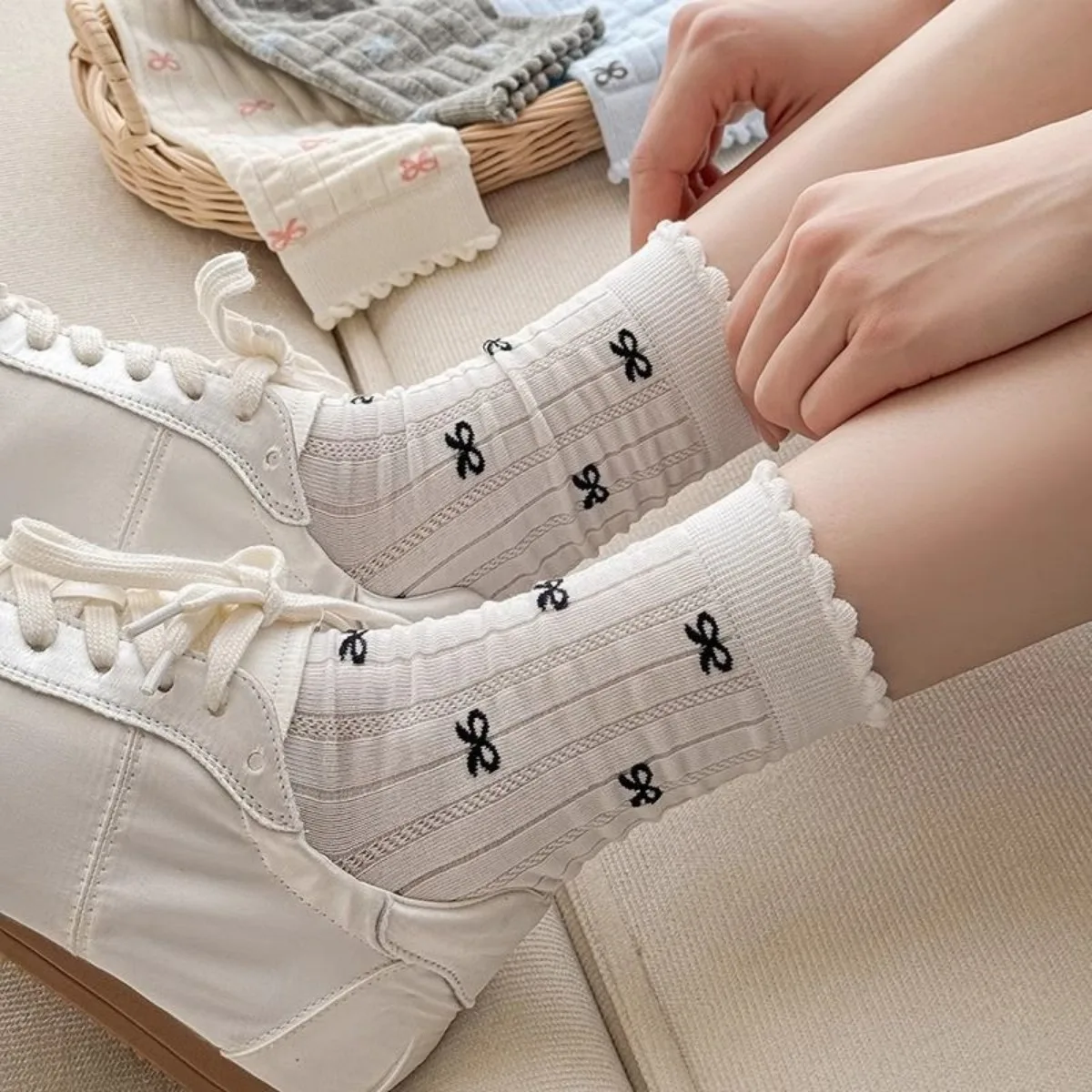 1 Pairs Bow Pattern Women Female Mid-Calf Socks College-style Women's Stacked Socks Spring Summer Cute Dress Sock