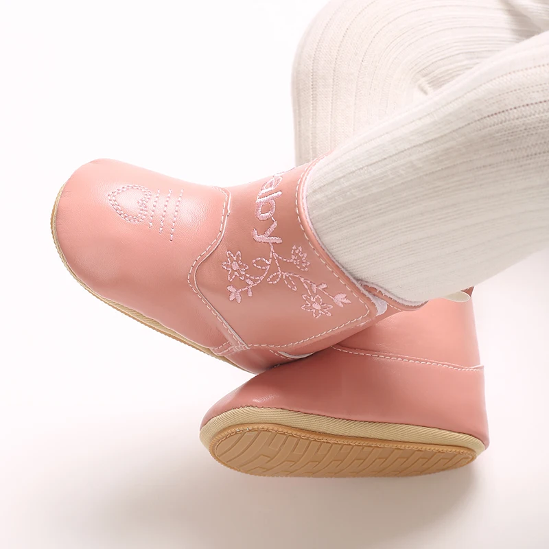 Modische Baby-Stiefel (0-18 Monate) mit niedlichem Aufdruck, hochwertiger, weicher PU-Antirutschsohle für Frühling und Herbst, Lauflernschuhe für Neugeborene – Detail 21