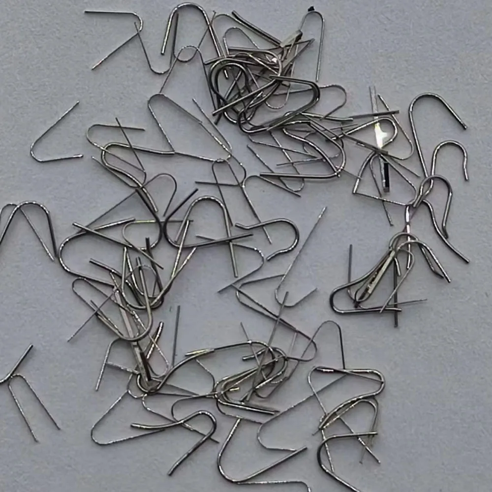 Watch movement accessories, miscellaneous U-shaped V-shaped springs, various sizes, a bag of approximately 100 pieces