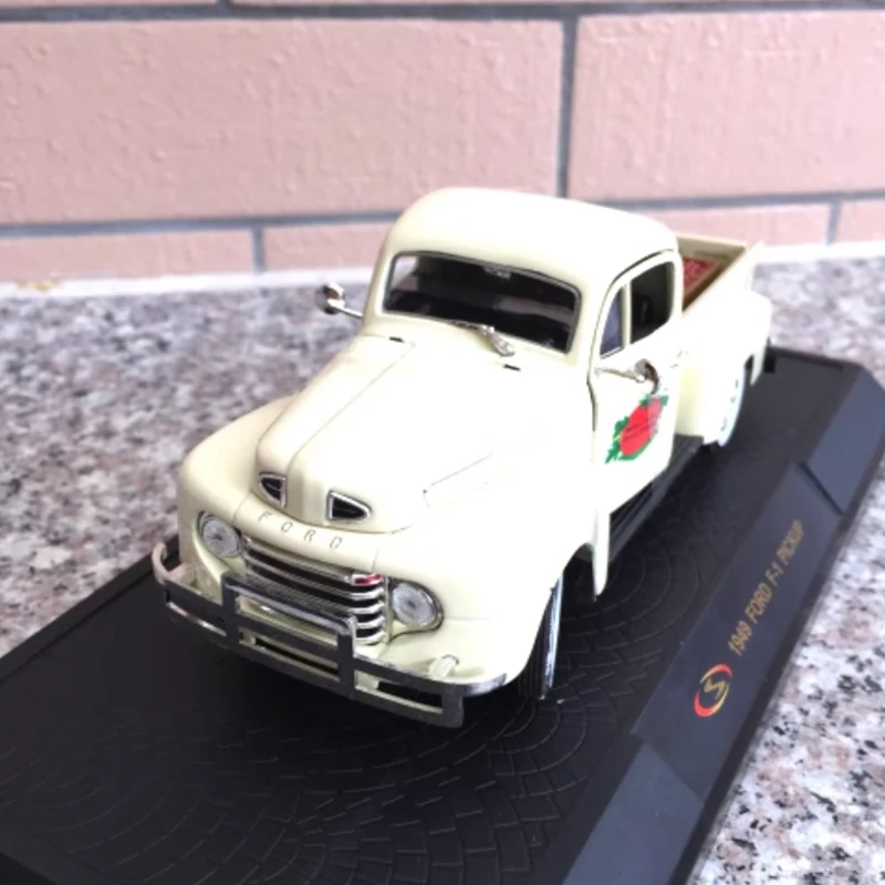 

1:32 Signatre FORD F-1 1949 Alloy Pickup Truck Model Static Collection Holiday Gifts Toys