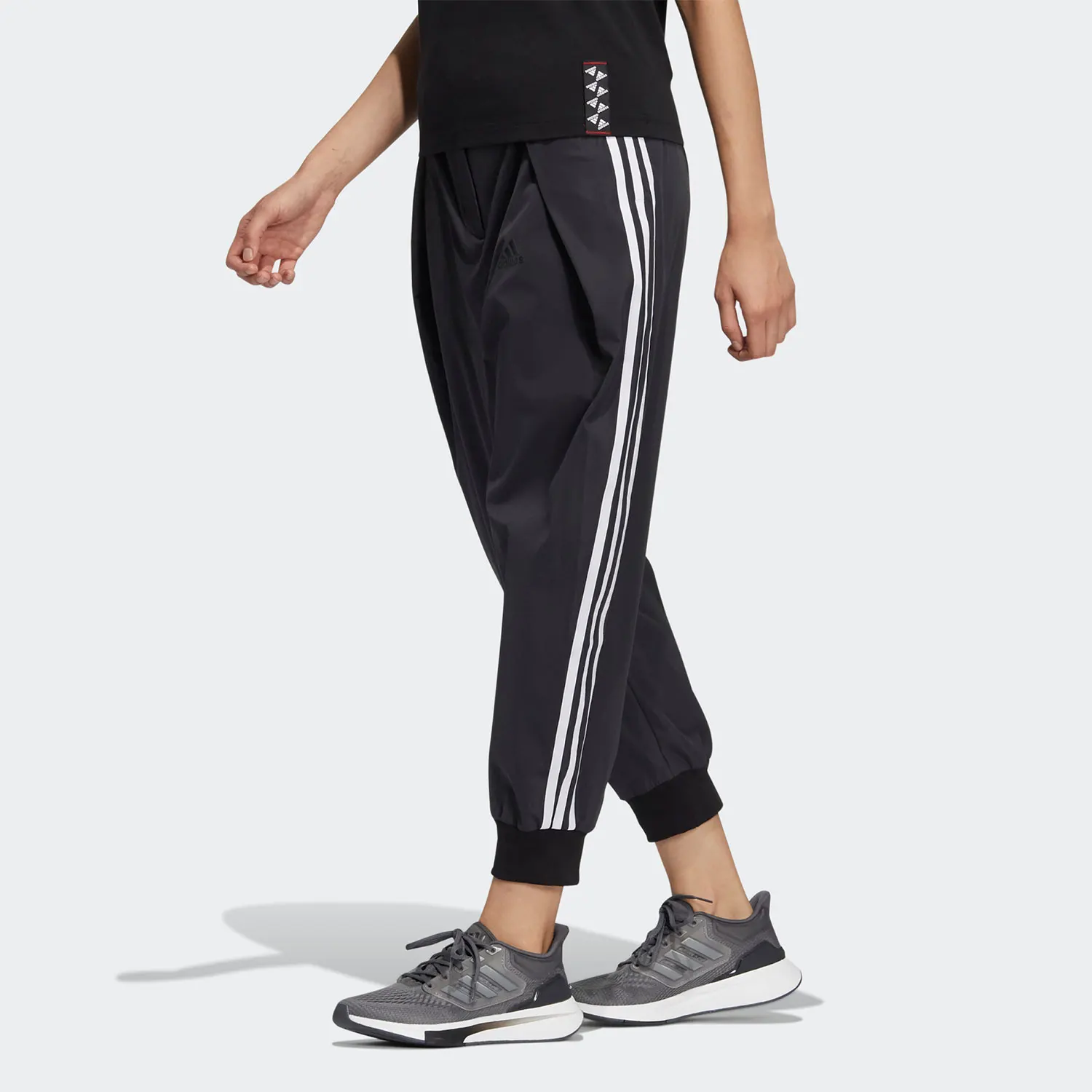 

adidas genuine season's new women's loose training pants HF2504