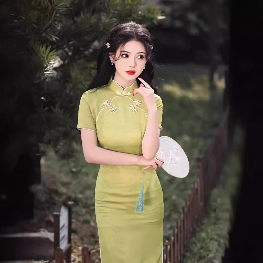 Yourqipao กระโปรง Hanfu สีเขียวมีกระดุมลายดอกสไตล์จีนดั้งเดิมจาก qipao 2024