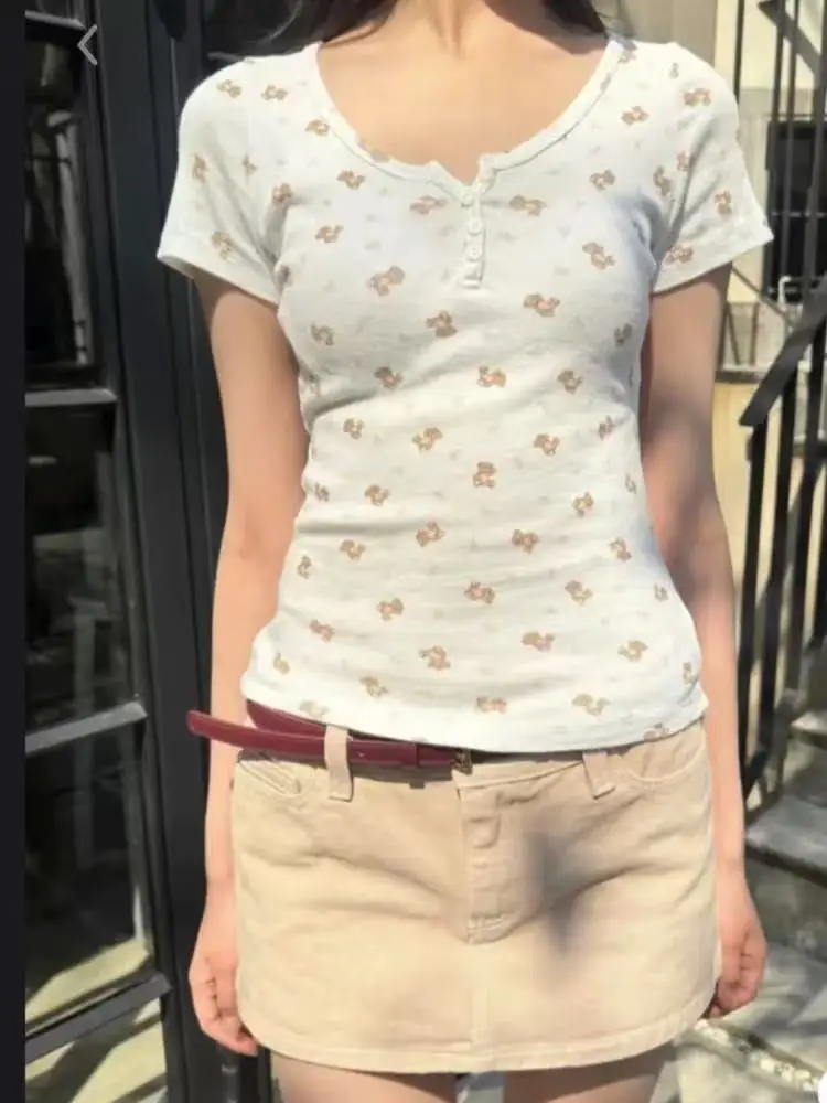 Camiseta con botones y estampado de lazo de osito para mujer, camisetas informales de algodón de manga corta con cuello redondo, camiseta Vintage dulce, Tops Y2k