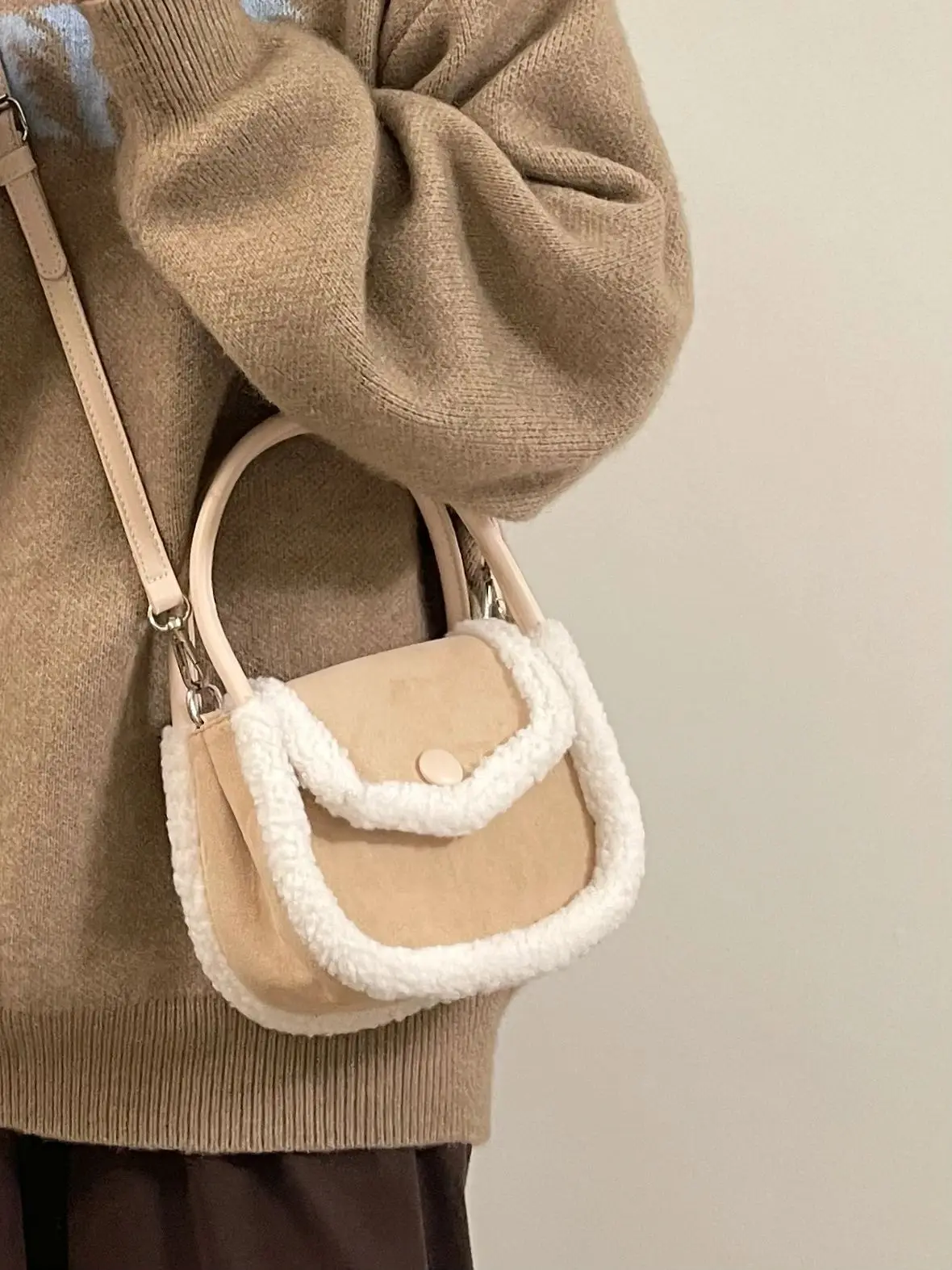 Autumn/Winter Plush Mini Handbag 2023 Women\'s Lamb Hair Spliced Magnetic Buckle Crossbody Bag Fashion High Street Underarm Bags