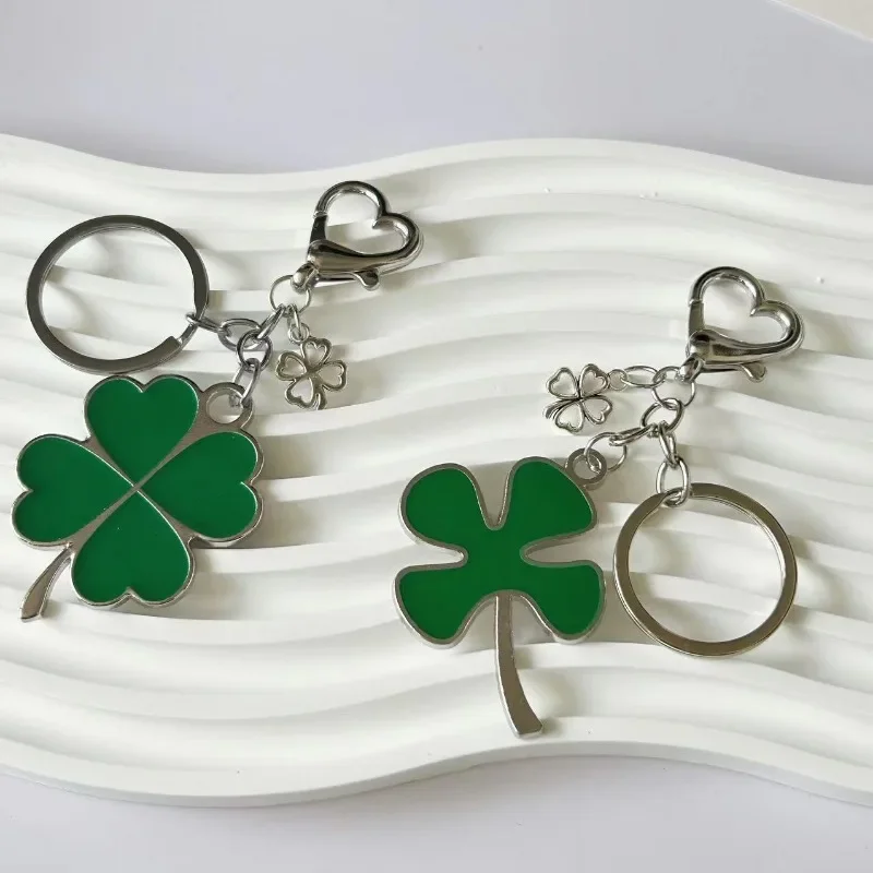 

Lucky Four Leaf Clover Key Holder Green Leaf Clover Heart-shaped Buckle Metal Keychains Student Teacher Present