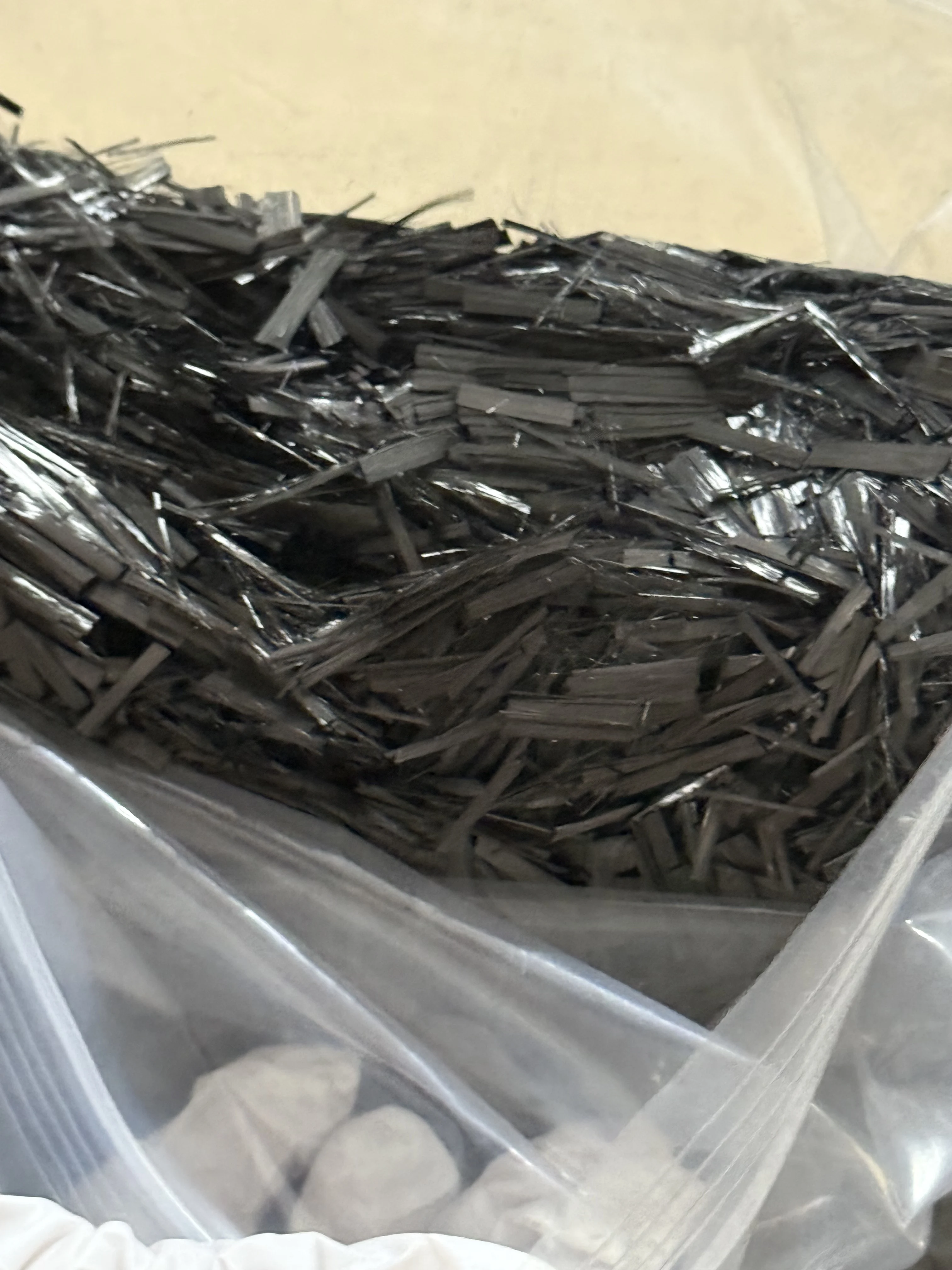 High Strength 10‑35mm Chopped Carbon Fiber Short Cut Carbon Fiber Strands for Polymer Reinforcement