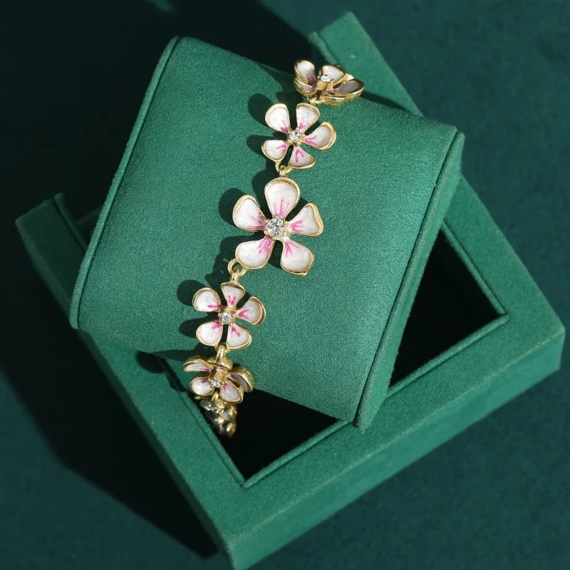 

Vintage Pink Peach Flower Charm Bracelets for Woman Gold Color Antique Luxury Dubai Jewelry Party New Trends 2026 Accessories