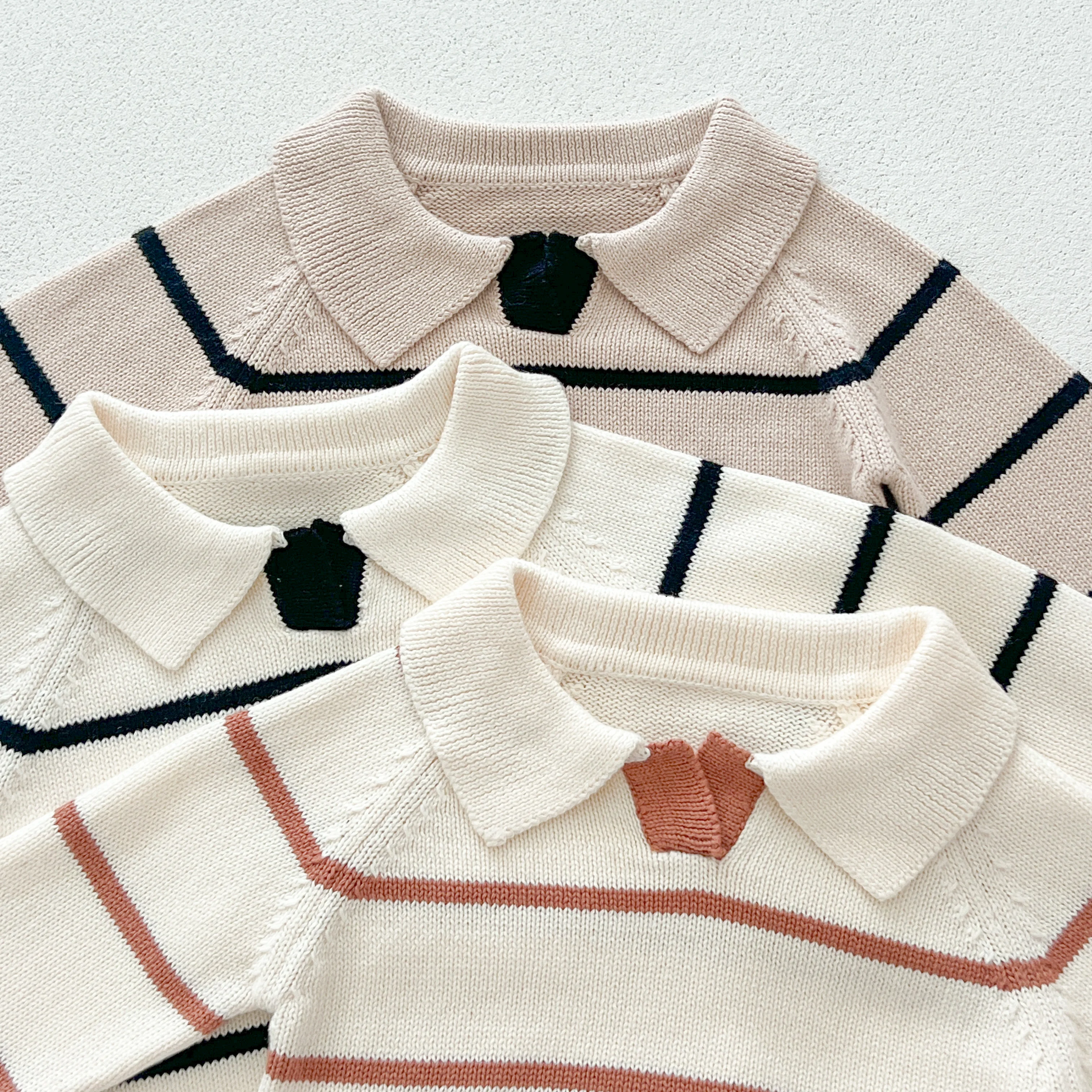 Herbstlicher, im koreanischen Stil gehaltener, neuer Baby-Pullover mit Stehkragen und Streifen, Oberteil für Jungen, gestrickter Pullover für Herbst und Winter. – Detail 4