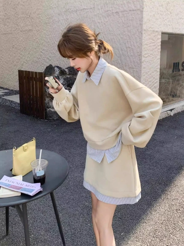 

Модный повседневный комплект больших размеров (до 300 фунтов) для женщин: свитер в полоску с лоскутным узором и юбка-полусолнце, комплект из двух предметов, омолаживающий образ для отдыха.