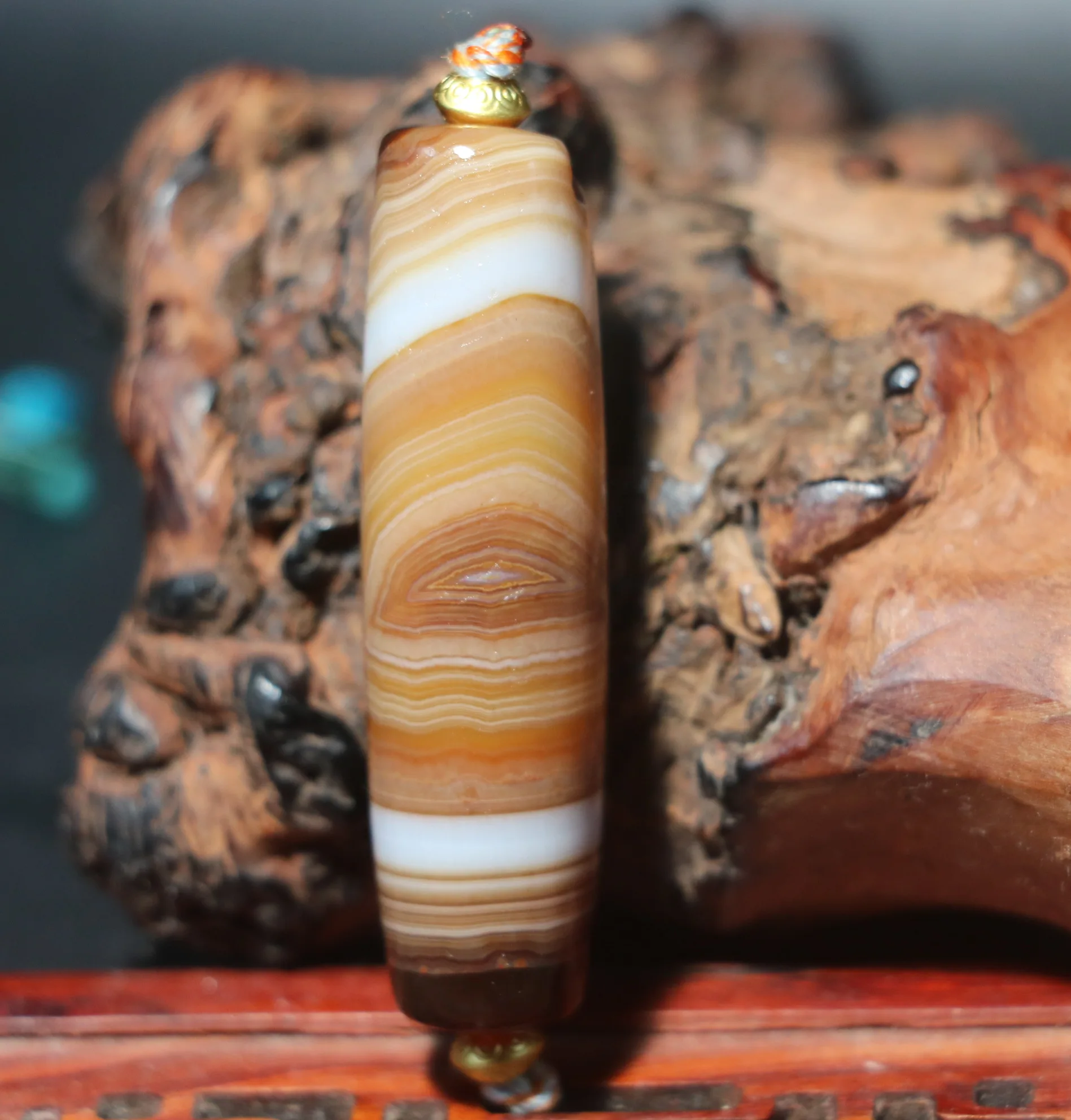 Magic Power Energy Tibetan Old Agate Light Coffee Color Natural Silkworm Lines Rich Symbol dZi Bead Amulet Pendant Talisman