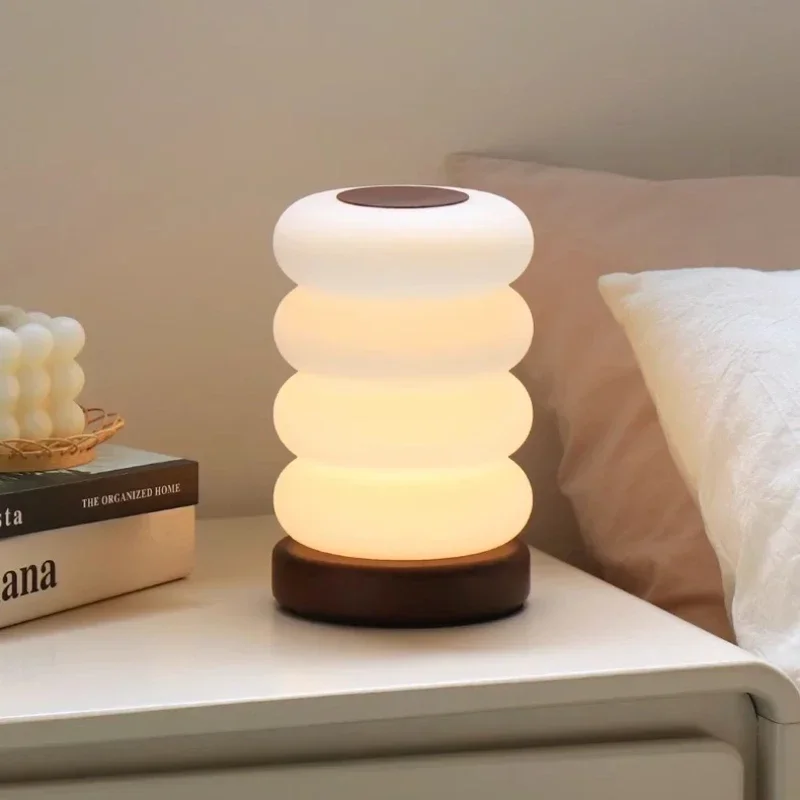 

Vintage Cream,Vintage Donut Table Lamp,Creative Master Bedroom Atmosphere,New Romantic Bedside Table Lamp Night Light