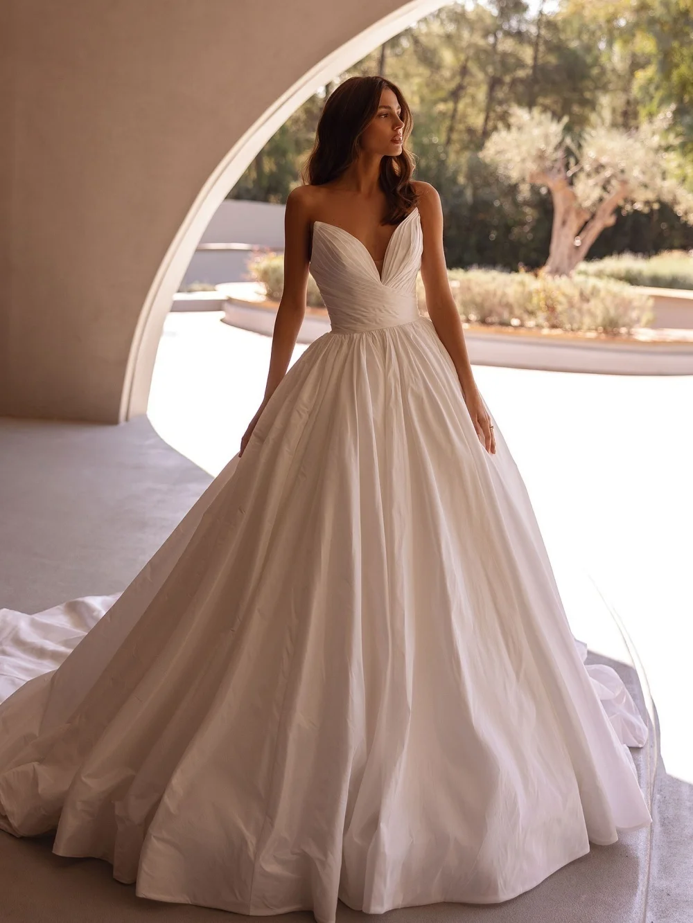

Stylish Strapless Wedding Dresses Charming Satin Bridal Gowns Graceful A-line Floor-Length Wedding Gowns Vestidos De Novia