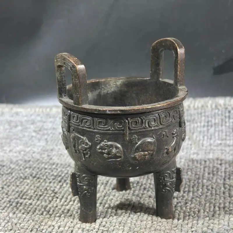 Antique-style ornaments: Xiao Simu , Houmu Weng , Square Ding, Incense Burner. Guangfa Bronze Ware