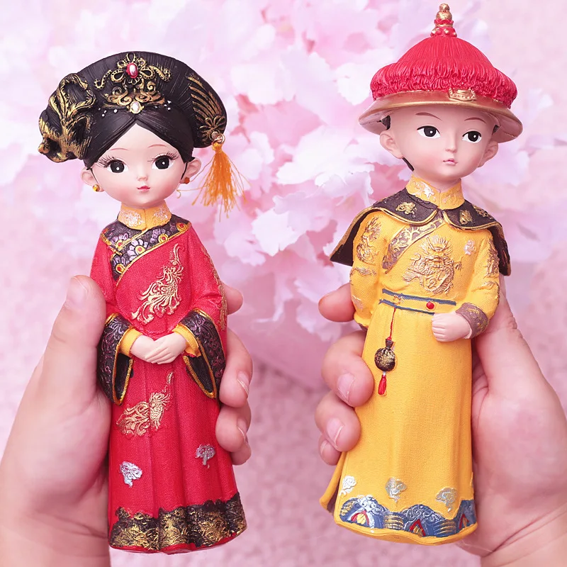 Court Style Emperor And Queen Ornaments Miniature Figurine Character Resin Crafts Birthday Gifts Wine Cabinet Home Decoration