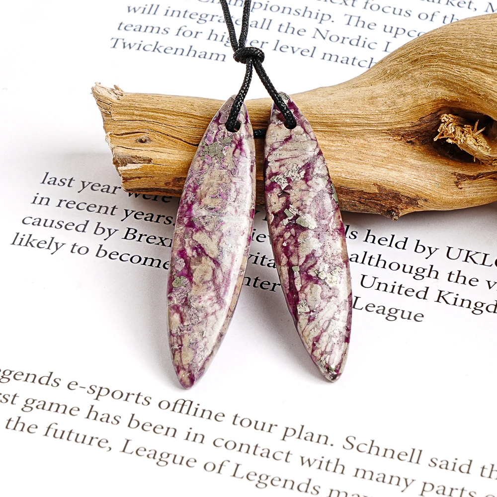 

1 пара, Лидер продаж, натуральный фиолетовый африканский железный пирит, камень, кулон в виде листа, свободный полуфабрикат, драгоценный камень для дизайна ювелирных изделий 40X9X4 мм