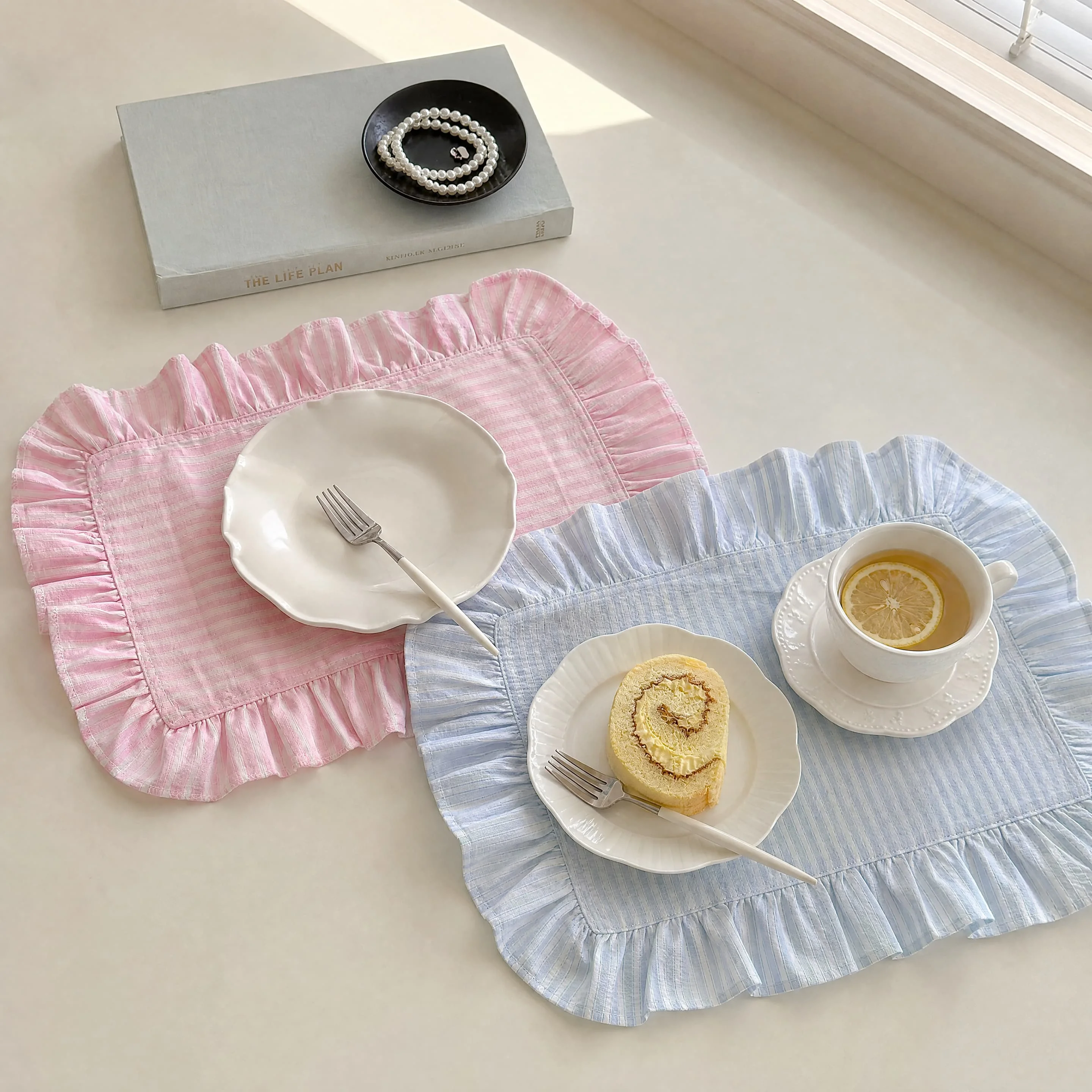 Fresh pinstripe ruffled placemats Striped decorative mats Home breakfast afternoon tea set plate mats Gentle desktop placemats
