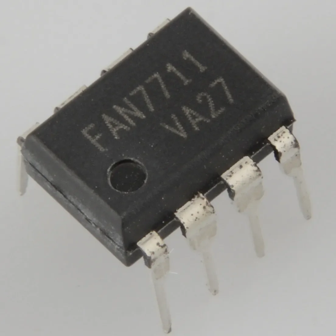 FAN7711 power management chip DIP-8
