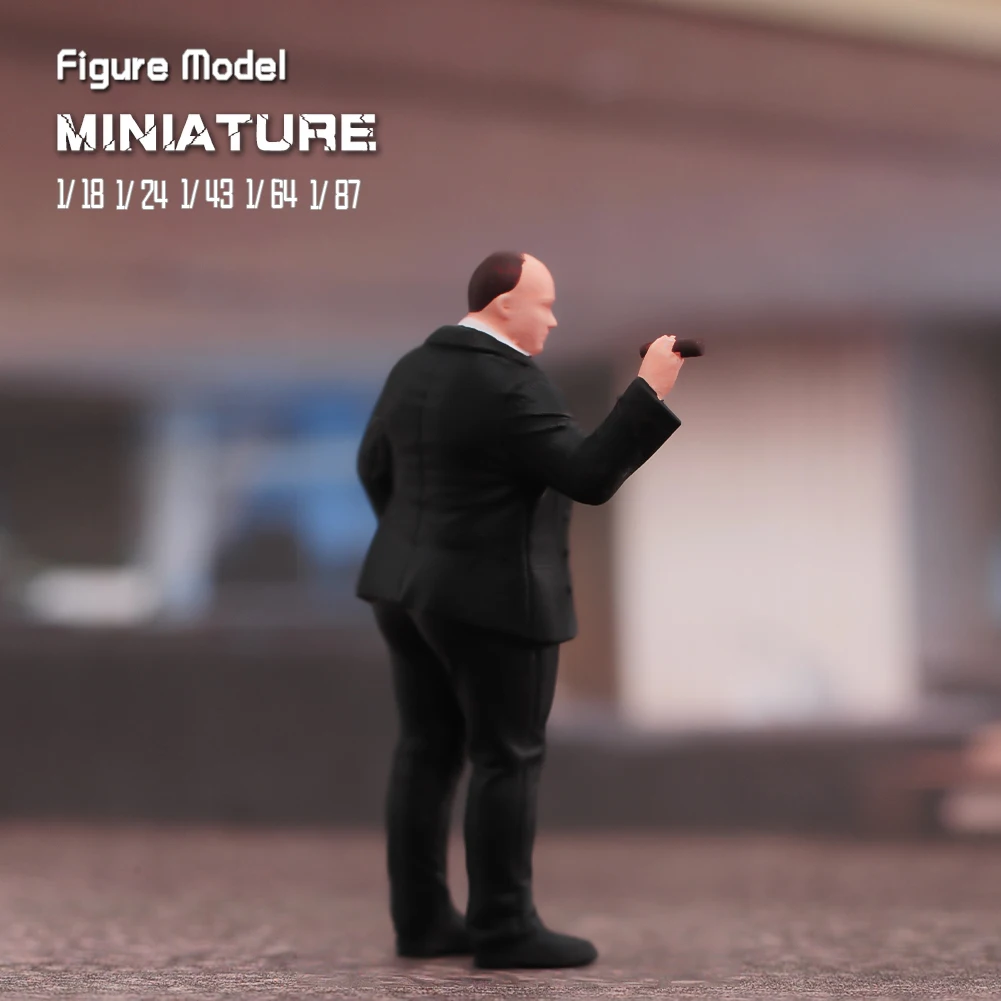 1/87 1/64 1/43 1/24 1/18 Anime Charaktere Ein Glatze Mann Rauchen Szene Figur Modell Miniatur Puppen Spielzeug Für Sammlung