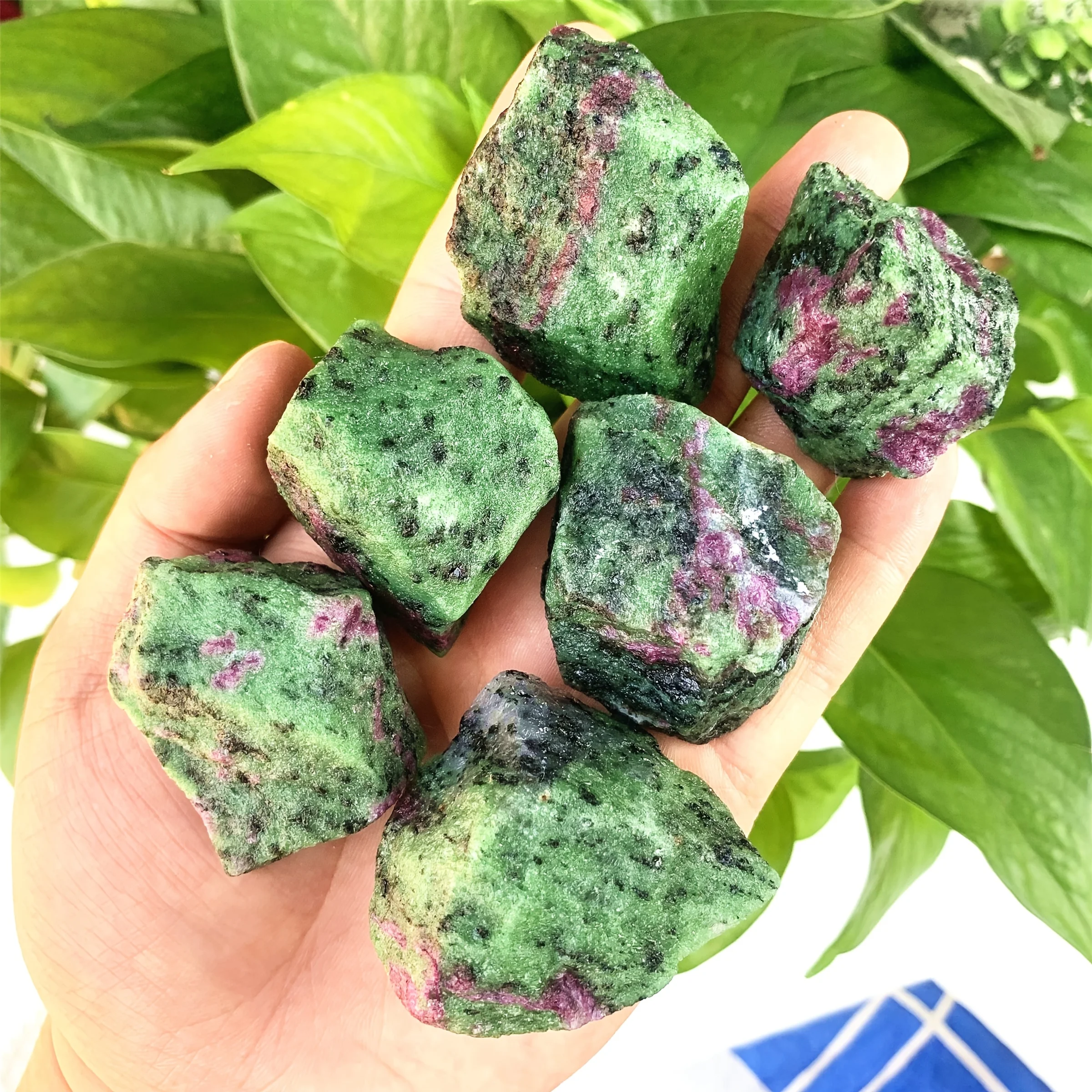 عينة من الحجر الخام روبي زيوليت - معدني كريستال روبي-أخضر، أحجار كريمة بوهيمية، مناسبة للديكور المنزلي، ديكورات العطلات #2