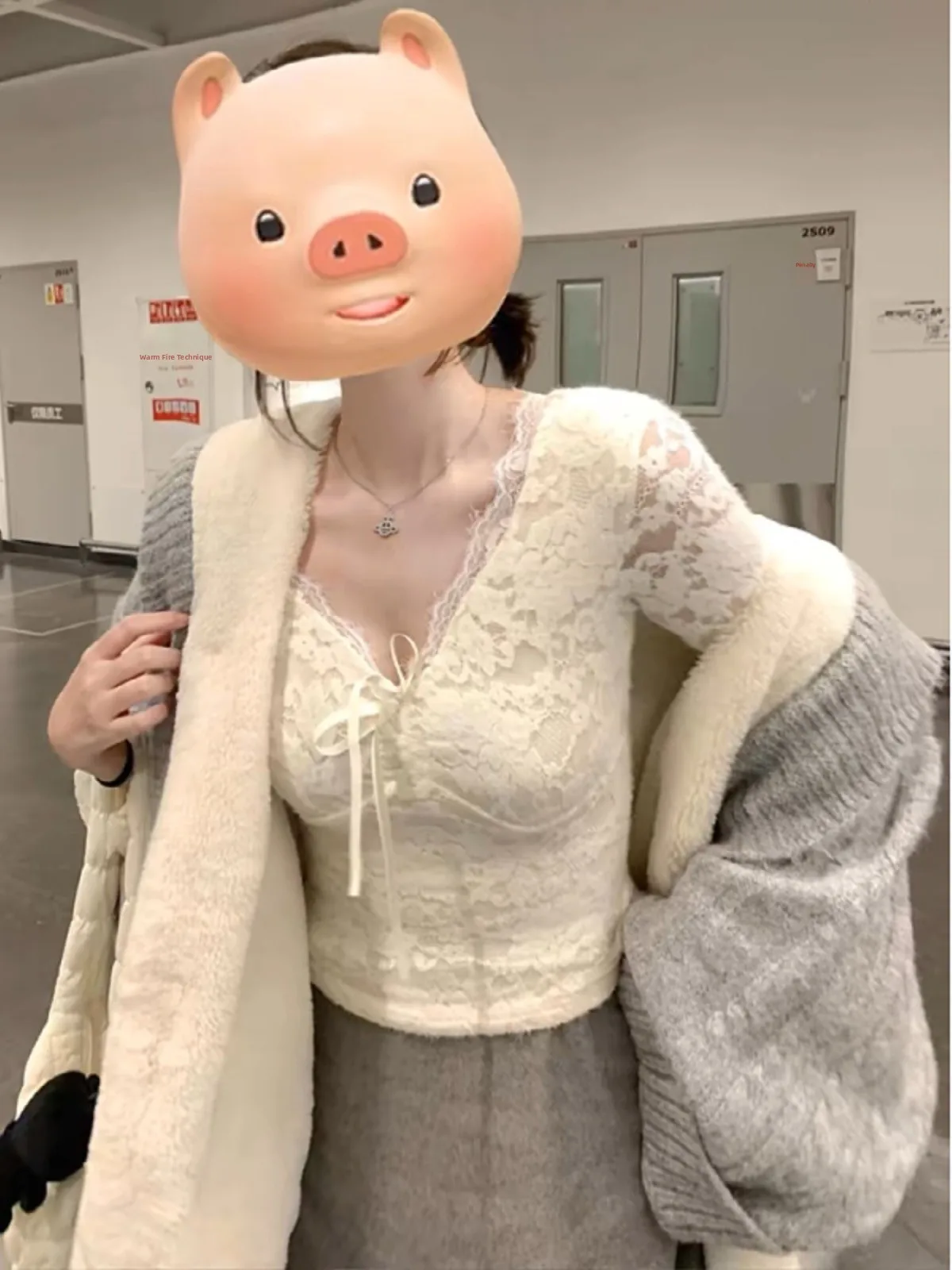 

Женский топ больших размеров с флисовой подкладкой, V-образным вырезом, длинными рукавами-колокол, кружевными вставками, утягивающий, осенне-зимний, новинка, для ношения под одеждой