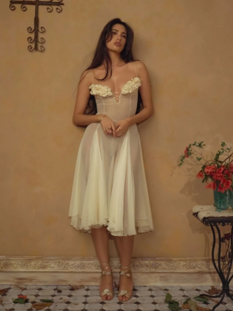 セクシーなスパゲッティストラップフラワーレースアップミディドレス女性ノースリーブ背中の開いたパッチワーク A ラインボトムドレスイブニングパーティークラブ