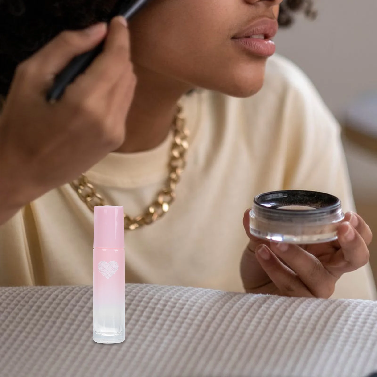 

3Pcs Heart Pattern Glass Roll-on Bottles Thick Portable Perfume Essential Oil Bottles Roller Bottle Roller Ball Bottle