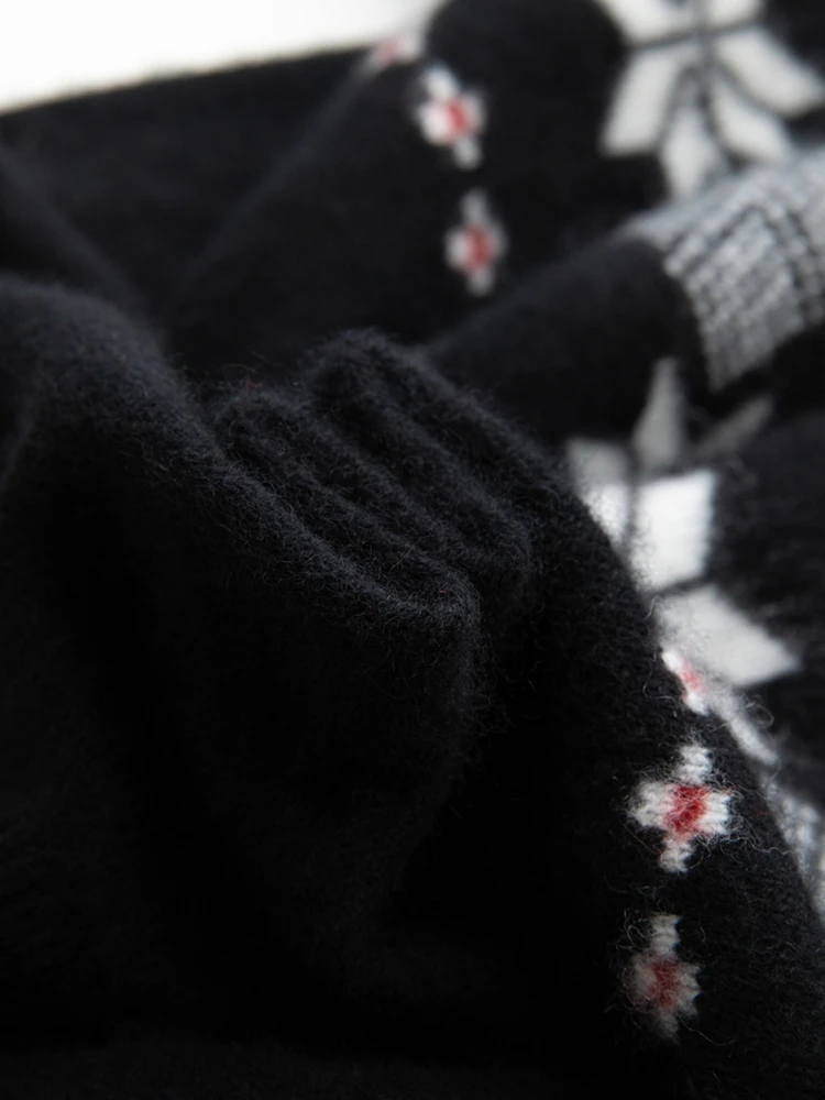 เสื้อไหมพรมแคชเมียร์ CHICUU สำหรับผู้หญิง คอลเลคชั่นฤดูใบไม้ร่วงและฤดูหนาว ลายเกล็ดหิมะ คอวี ผ้าแคชเมียร์แท้ 100% เนื้อนุ่ม อุ่นสบาย แขนยาว