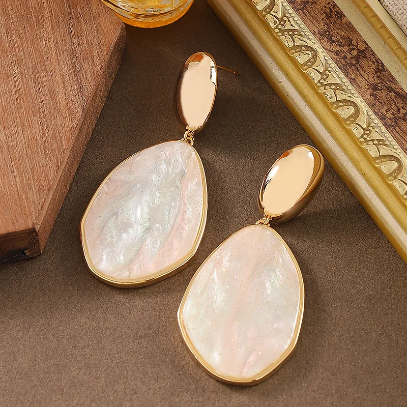 

Elegant, fashionable and exquisite INS style irregular plate earrings slimming commuting earrings for square and round faces
