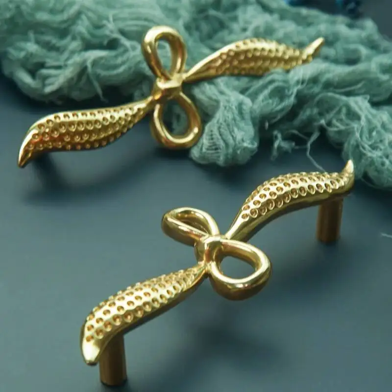 Accessori da cucina con maniglia dorata per porta dell'armadio francese europeo con fiocco forgiato in ottone fatto a mano di alta qualità