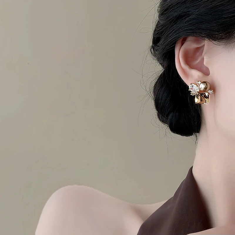 2025 New Champagne Colored Block Imitation Crystal Rhinestone Earrings For Women's Trendy Jewelry Light Luxury Accessories