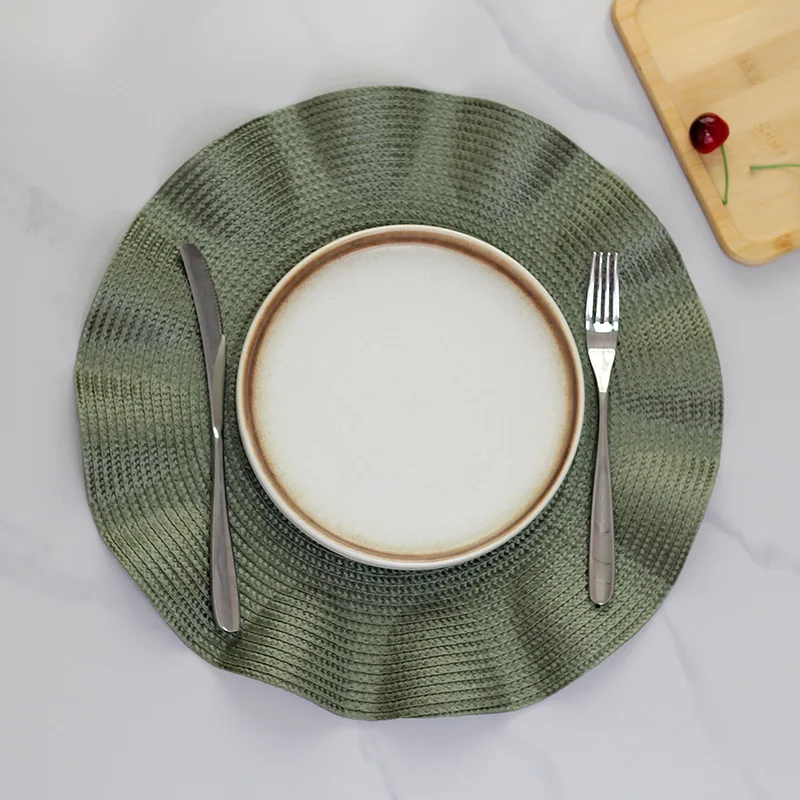 

4PCS Ruffled Woven PP Placemats and Coasters Set Eco Chic Tableware for Modern Dining Perfect for Everyday Meals Dinner Parties