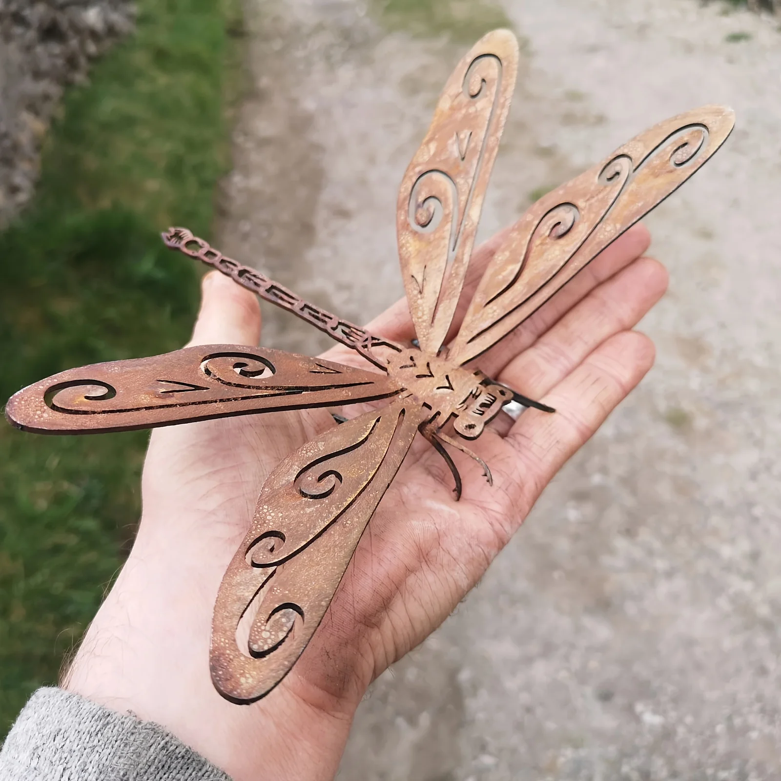 Art Deco Rustic Metal Dragonfly Garden Statue - Father's Day Outdoor Decor Sculpture, Natural Rust Finish Insect Ornament, Floor