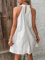 2026 Women's White Floral Cut-out Halter Neck Dress, Sleeveless Bohemian Maxi Dress with Irregular Hem for Beach Holiday - Image 5