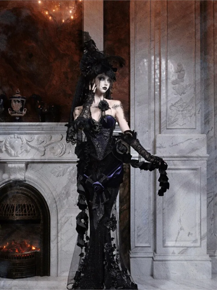 

Gothic flamboyant diamond-encrusted velvet slim-fitting corset dress