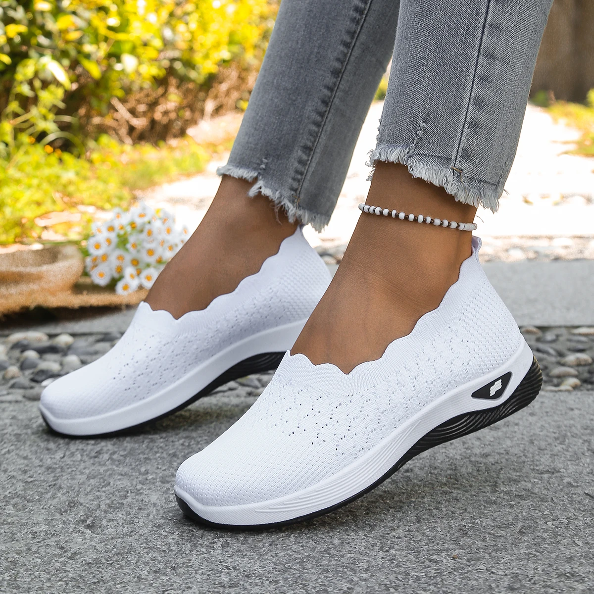 2026 New Women Shoes Breathable Knit Slip-On Sneakers Ultra Light Soft Sole Comfort Casual Walking Loafers Plus Size