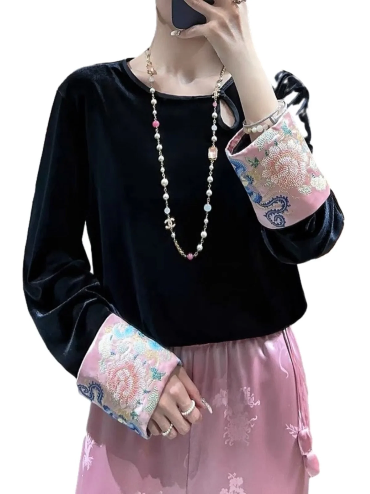 Ele Long Sve تي شيرت نسائي للخريف والشتاء مخملي مستدير Ne مطرز علوي مريح مناسب صيني أنيق