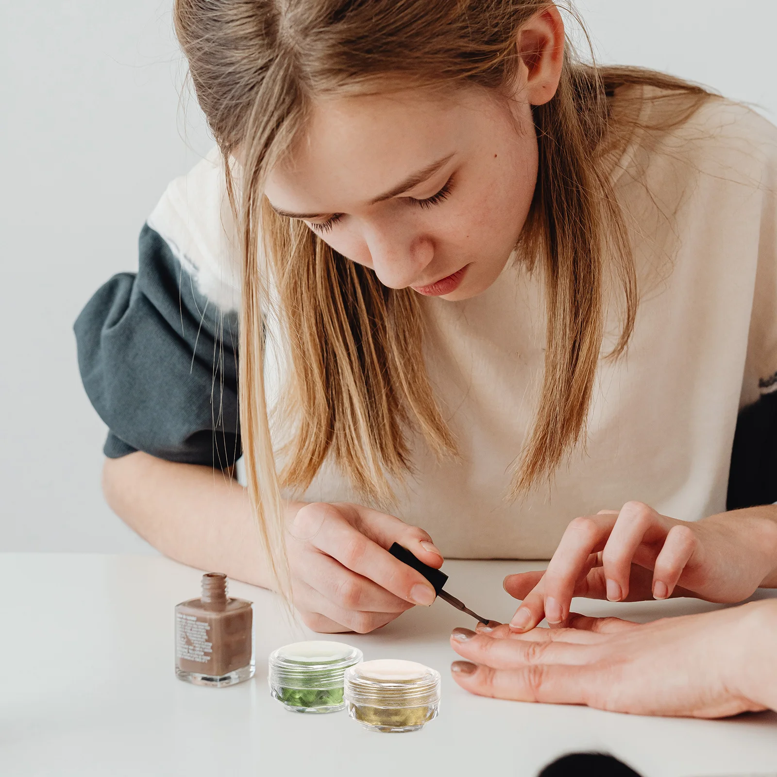 

6Pcs Six Color Mirror Powder Nail Art Glitter Quick Dry Manicure Decors Fine Glitter for Nails Nail Salon Accessories