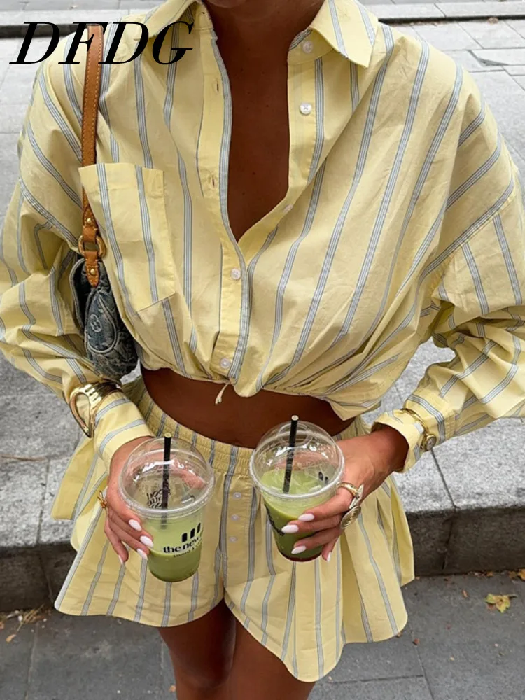 

Женский комплект DFDG Весна-Лето 2026: укороченная полосатая рубашка и юбка с высокой талией, повседневный пляжный комплект для отпуска