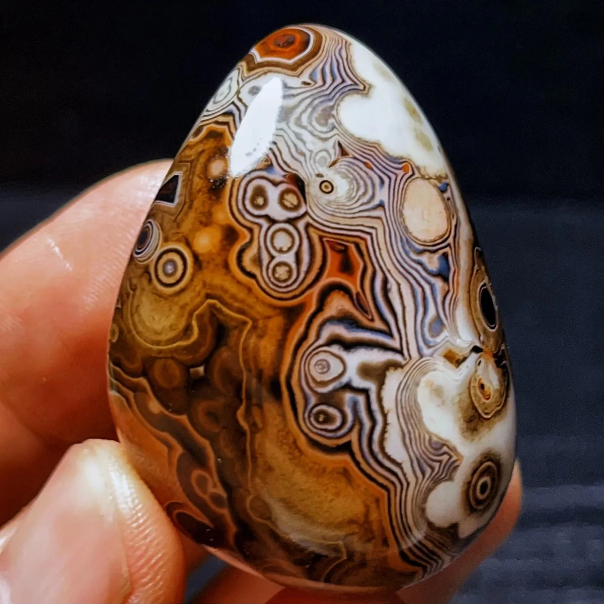 Banded Agate Nature Made, Smooth Texture, Polished Tumbled, Mineral Specimen, Natural Stone, Crystal Collection, Table Display