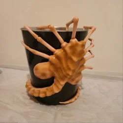 Alien:Romulus Facehugger Popcorn Bucket Anime Figure Xenomorph Facehugger Halloween Decorations Mobile Phone Holder Kid Gift