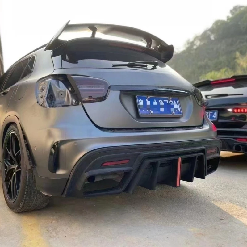 Suitable for 2014-2016 Mercedes-Benz GLA45 200 260 Upgraded Carbon Fiber Rear Lip Rear Diffuser with Light