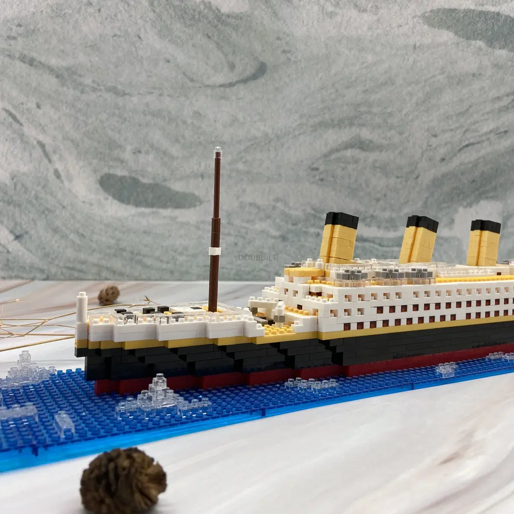 Duobuilt LED Iceberg Titanic Cruise Ship Micro Mini Building Block Construstion Plastic Model Bricks Children Toys Fast Delivery