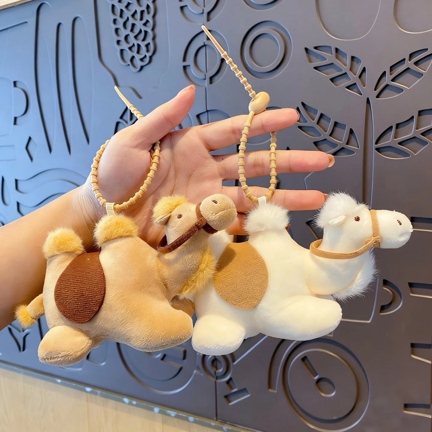 chaveiro-de-pelucia-de-camelo-do-deserto-adoravel-mini-bichinho-de-pelucia-fofinho-para-bolsa-e-chaves-chaveiro-de-camelo-de-pelucia-fofinho-de-4-polegadas-para-presente